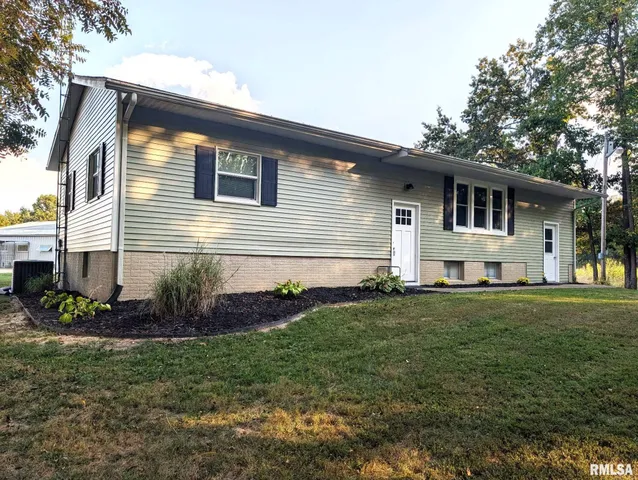 $395,000 | 4538 Harris Road, Salem, IL 62881