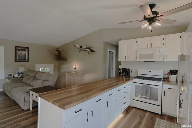 $395,000 | 4538 Harris Road, Salem, IL 62881