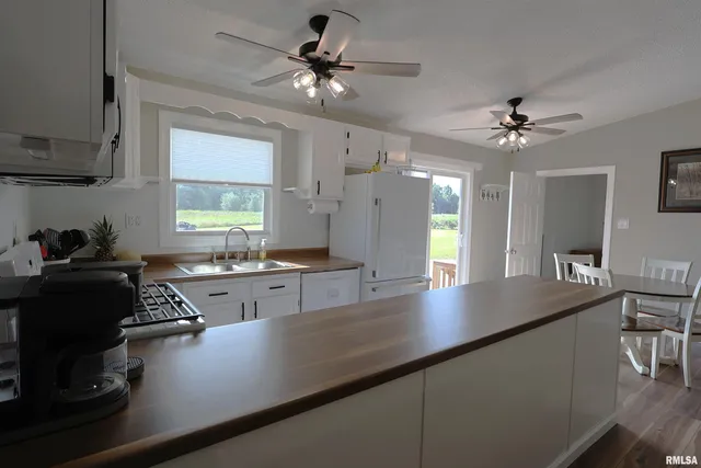 $395,000 | 4538 Harris Road, Salem, IL 62881