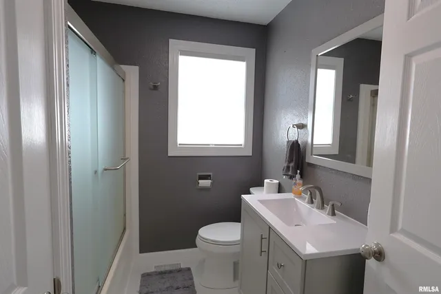 $395,000 | 4538 Harris Road, Salem, IL 62881