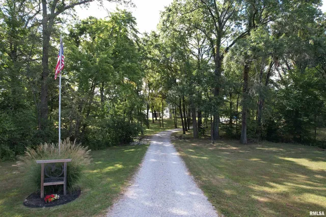 $395,000 | 4538 Harris Road, Salem, IL 62881