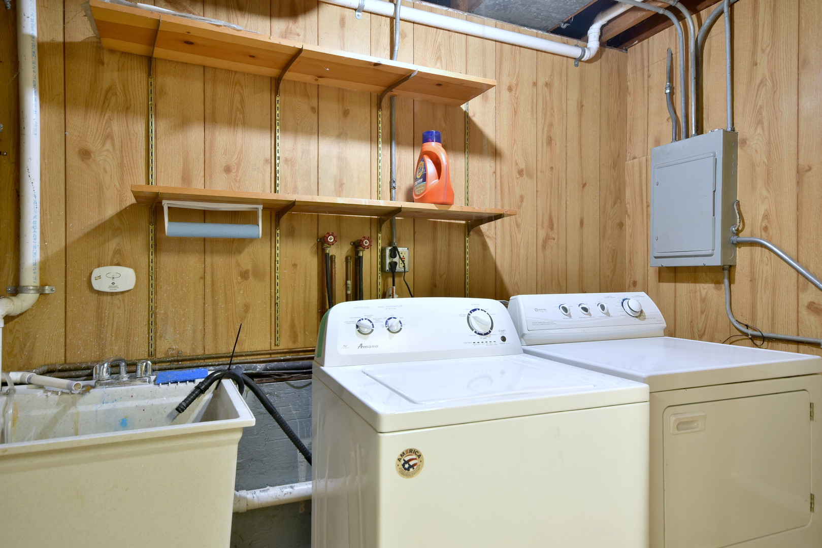 632 Bryan Street Elmhurst, IL 60126 - Photo 26 of 33 a utility room with dryer and washer