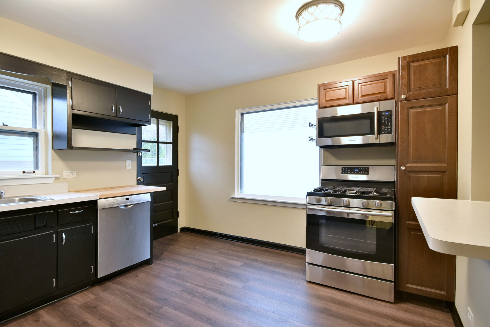 632 Bryan Street Elmhurst, IL 60126 - Photo 9 of 33 a kitchen with stainless steel appliances granite countertop a stove and a sink