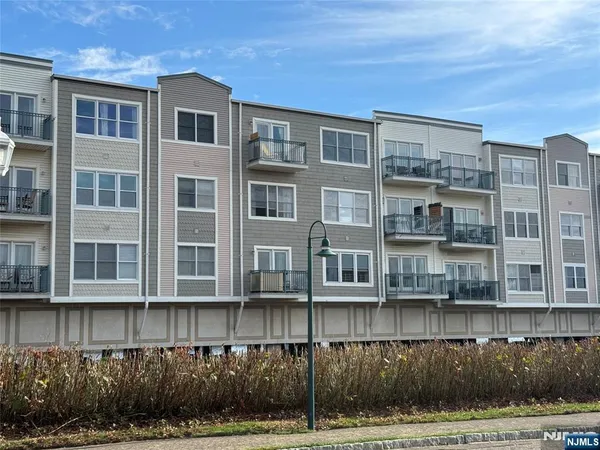 $439,000 | 242 The Promenade, Unit 242, Edgewater, NJ 07020