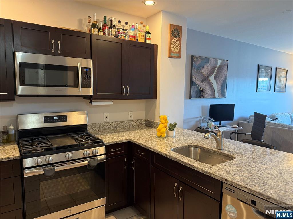 242 The Promenade, Unit 242 Edgewater, NJ 07020 - Photo 5 of 21