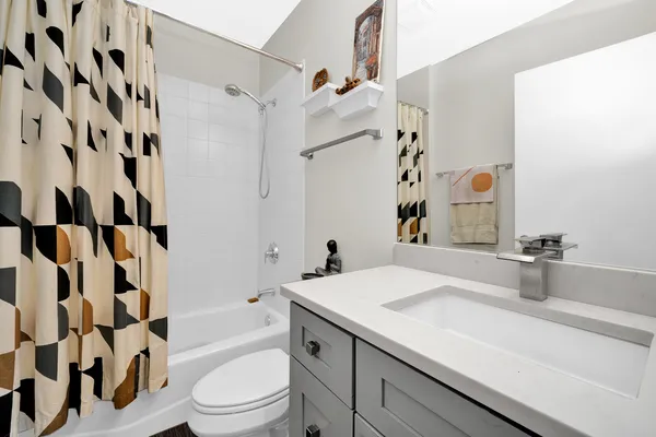 $6,250 | 550 West Fulton Street, Unit 403, Chicago, IL 60661