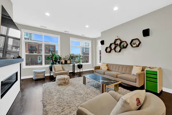 $6,250 | 550 West Fulton Street, Unit 403, Chicago, IL 60661