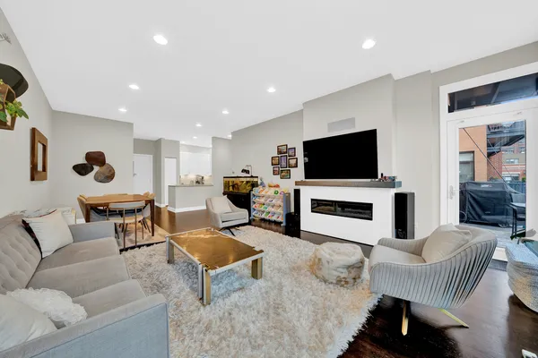 $6,250 | 550 West Fulton Street, Unit 403, Chicago, IL 60661