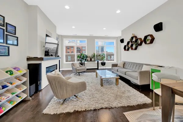 $6,250 | 550 West Fulton Street, Unit 403, Chicago, IL 60661
