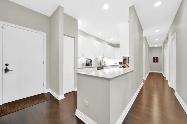 $6,250 | 550 West Fulton Street, Unit 403, Chicago, IL 60661