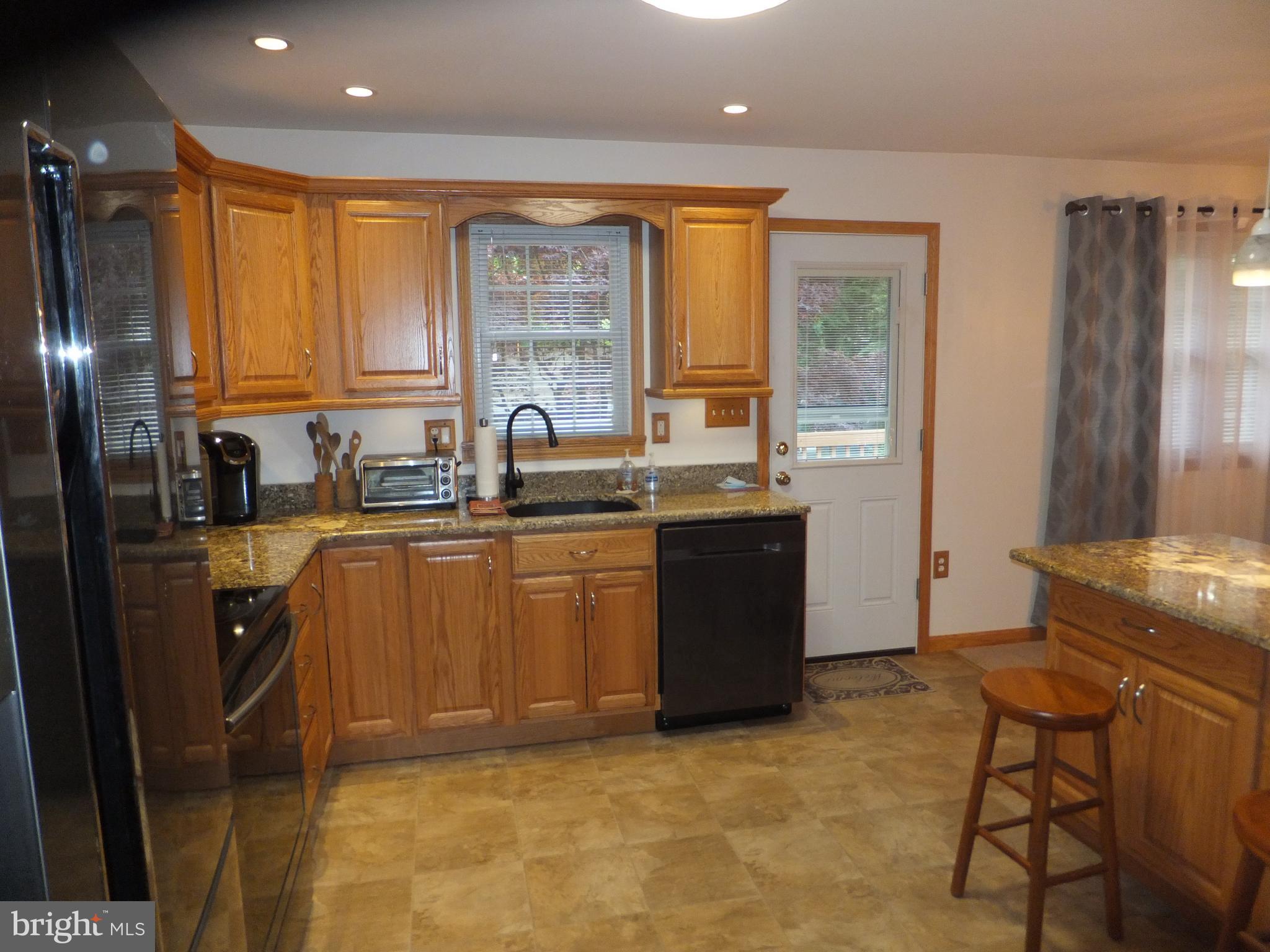 206 Eastern Road Pasadena, MD 21122 - Photo 20 of 57 CRAFTMAID CABINETRY w/ SOFT CLOSE DRAWERS