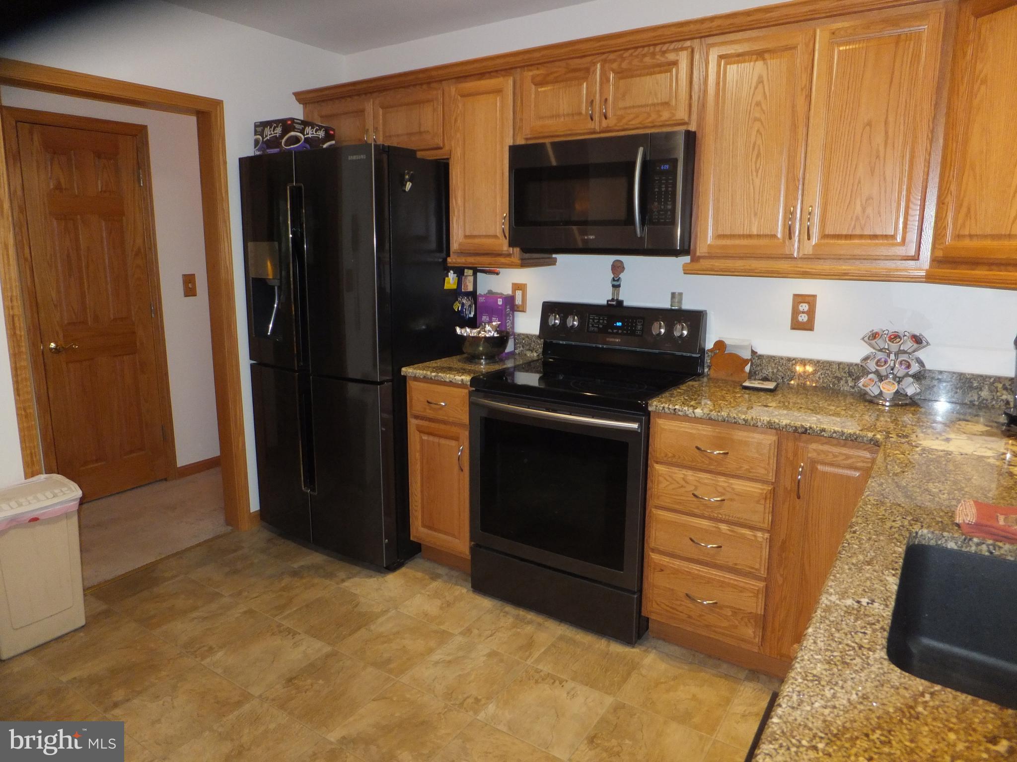 206 Eastern Road Pasadena, MD 21122 - Photo 22 of 57 NEWER BLACK STAINLESS STEEL APPLIANCES