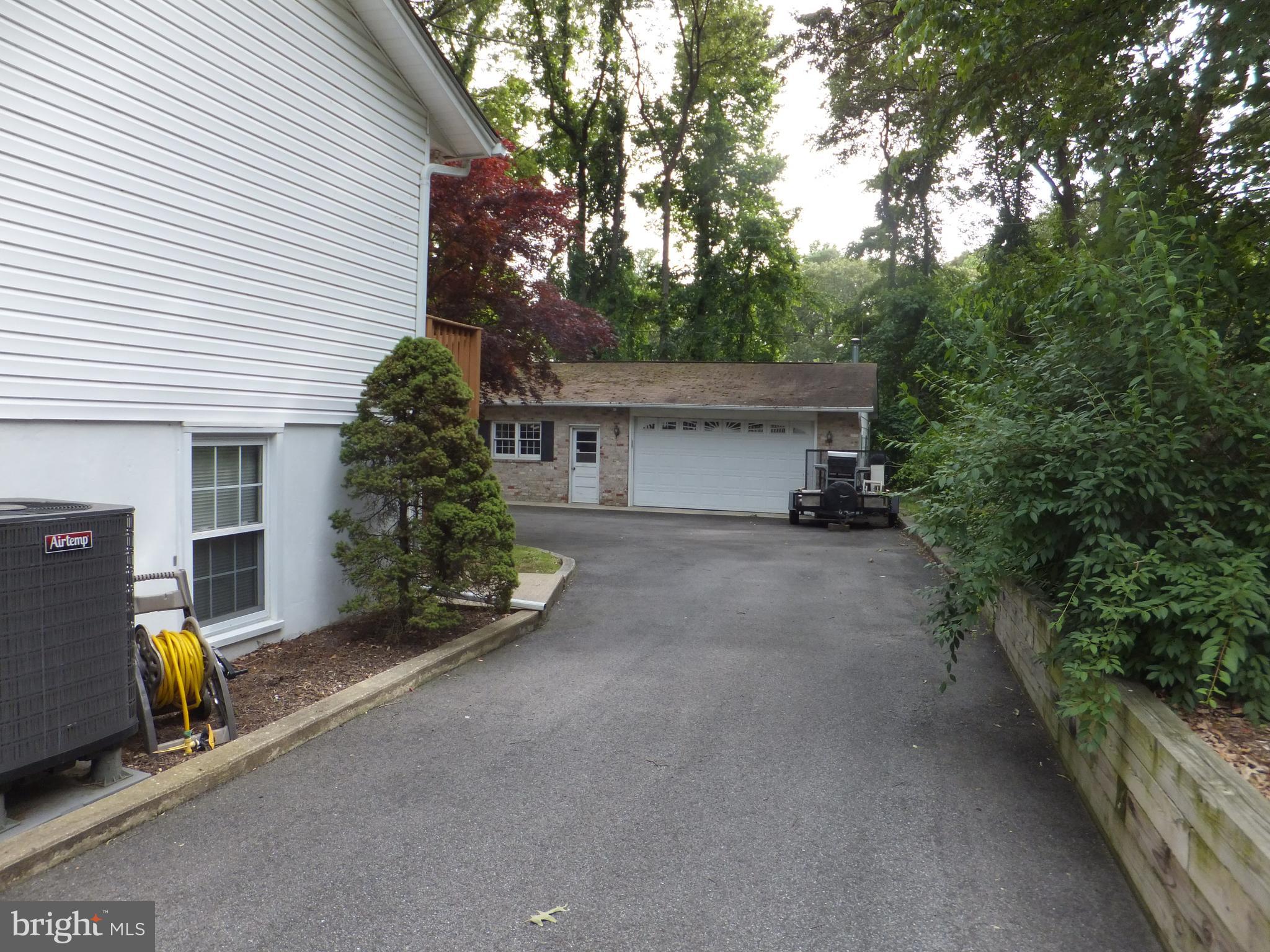 206 Eastern Road Pasadena, MD 21122 - Photo 6 of 57 LARGE DRIVEWAY