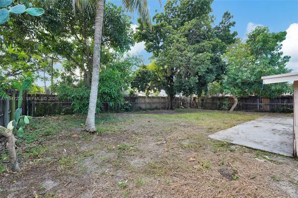 a view of a backyard with green space