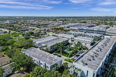 $429,000 | 480 Northeast 35th Court, Unit 2, Oakland Park, FL 33334