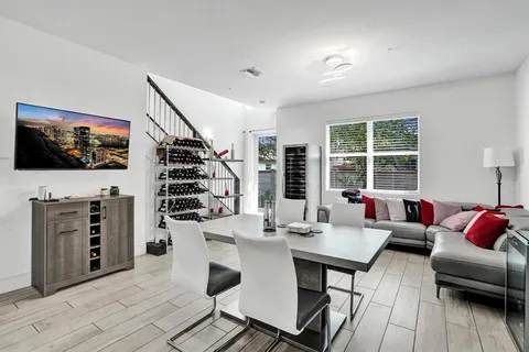 $429,000 | 480 Northeast 35th Court, Unit 2, Oakland Park, FL 33334