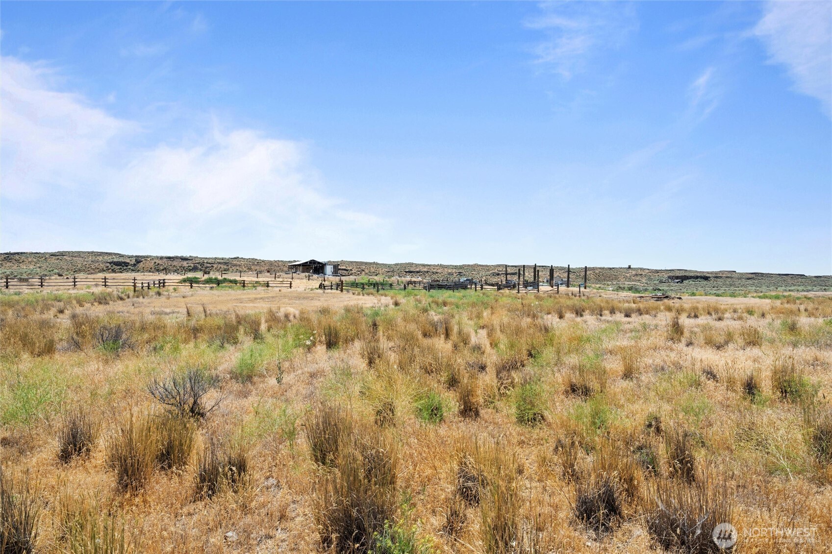 14371 Spirit Valley Road Northeast Moses Lake, WA 98837 - Photo 28 of 39 a view of lake and mountain
