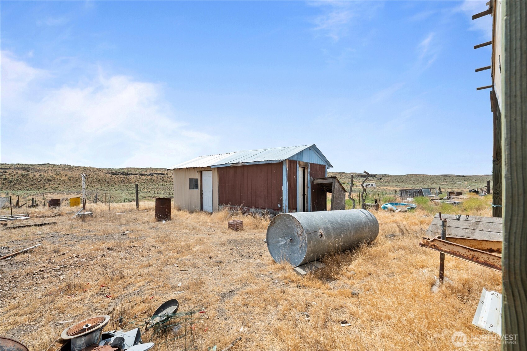 14371 Spirit Valley Road Northeast Moses Lake, WA 98837 - Photo 34 of 39 a view of roof with wooden floor and seating space