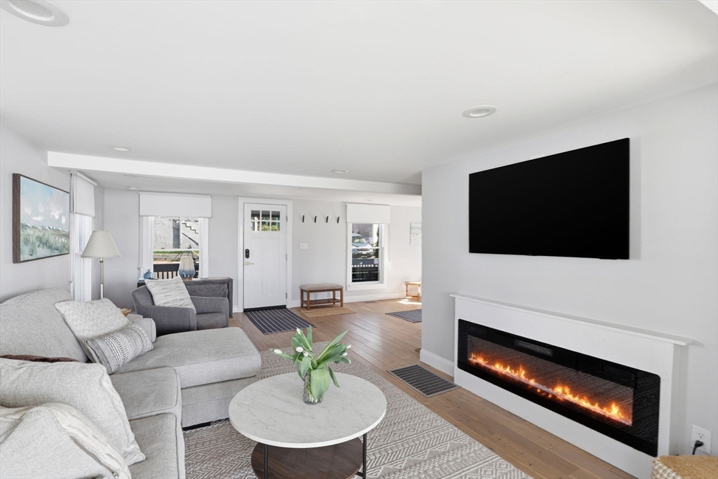 49 Bay Street Hull, MA 02045 - Photo 10 of 41