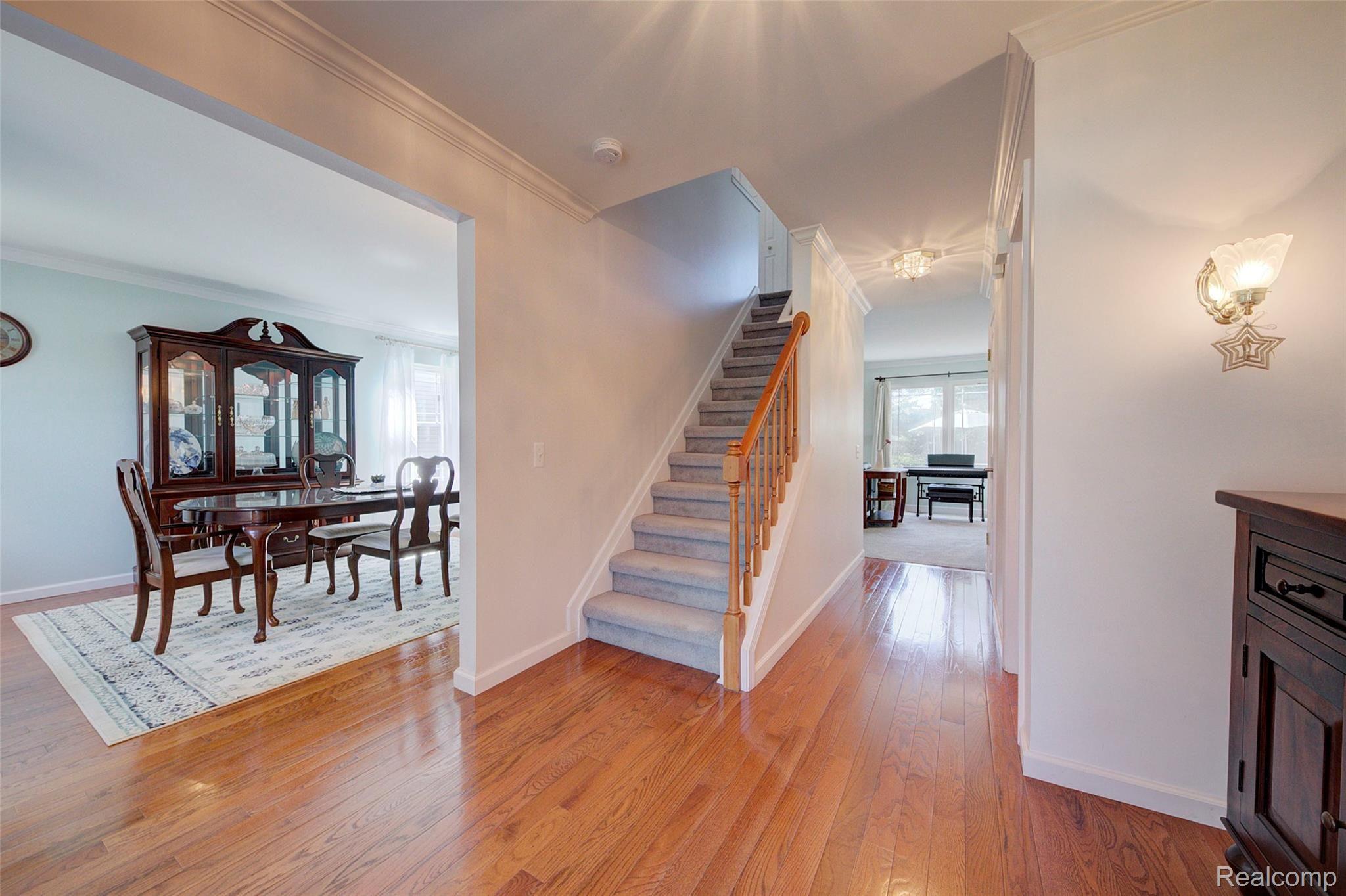 44501 Ridgefield Road Canton, MI 48188 - Photo 5 of 66 5 Foyer.jpg