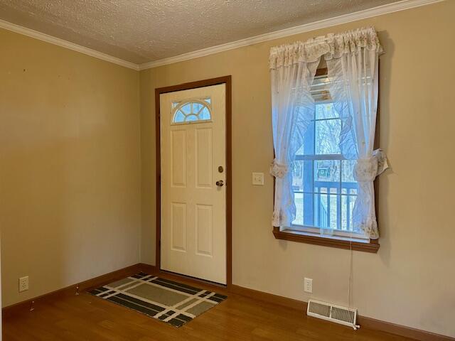 152 Greenback Street Hesperia, MI 49421 - Photo 7 of 22 152Greenback-Foyer