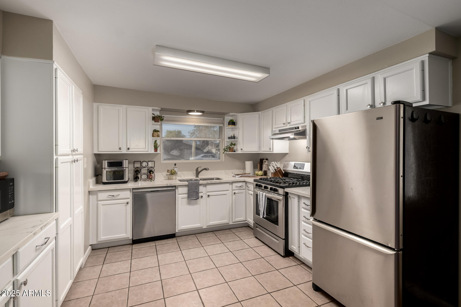 3837 West Griswold Road Phoenix, AZ 85051 - Photo 8 of 38 Kitchen
