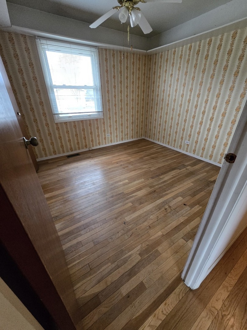 2075 Greenfield Road Hoffman Estates, IL 60169 - Photo 12 of 23 a view of an empty room with a window