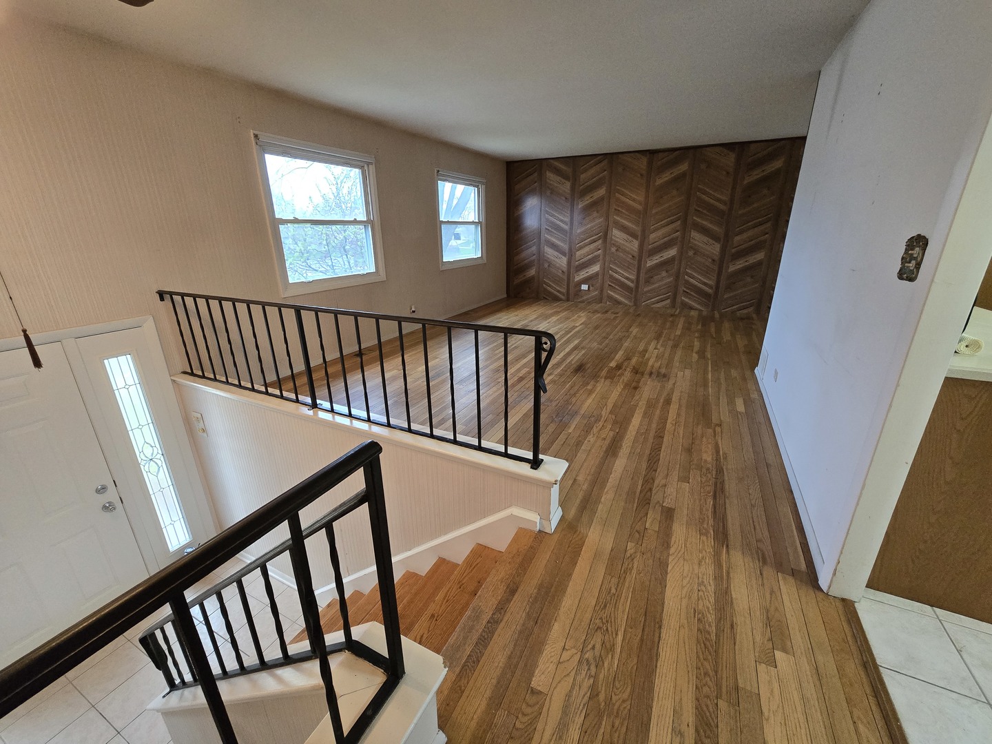 2075 Greenfield Road Hoffman Estates, IL 60169 - Photo 4 of 23 a view of a balcony with wooden floor