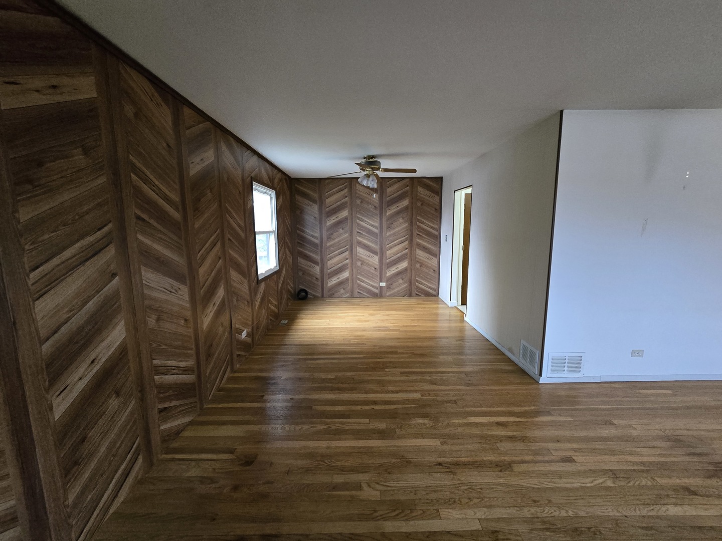 2075 Greenfield Road Hoffman Estates, IL 60169 - Photo 5 of 23 a view of entryway