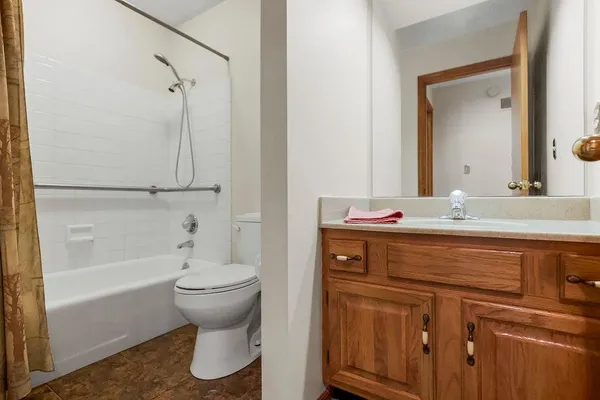 $169,900 | 1305 Northwest Village Drive, Unit B, Blue Springs, MO 64015