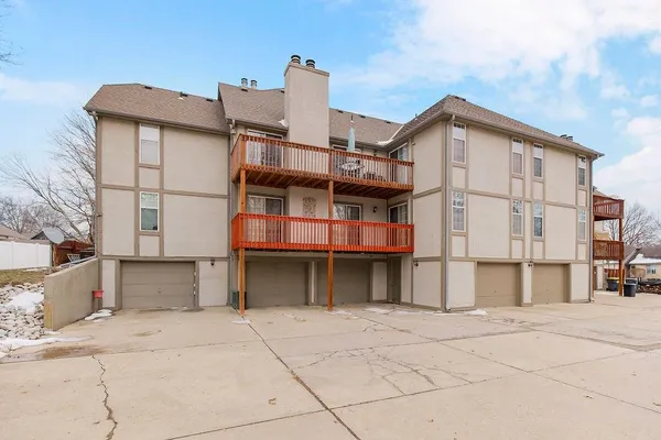 $169,900 | 1305 Northwest Village Drive, Unit B, Blue Springs, MO 64015