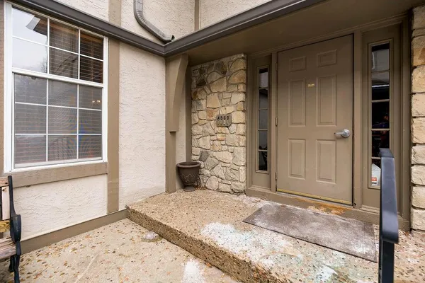 $169,900 | 1305 Northwest Village Drive, Unit B, Blue Springs, MO 64015