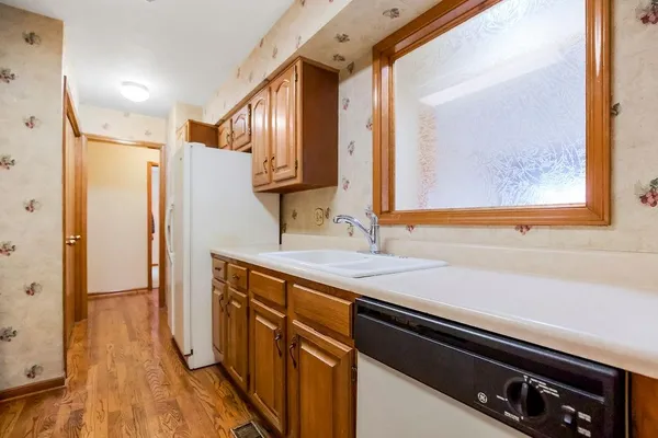 $169,900 | 1305 Northwest Village Drive, Unit B, Blue Springs, MO 64015