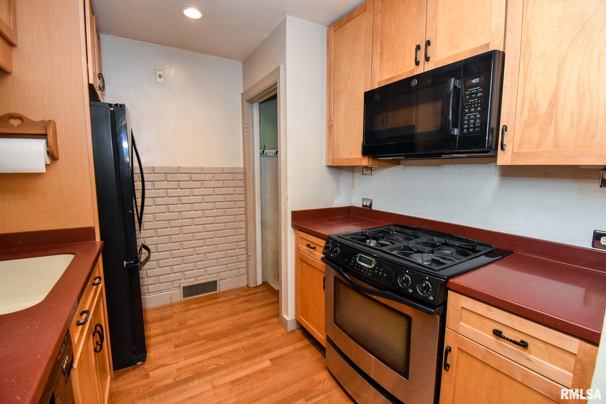 131 Arnold Road East Peoria, IL 61611 - Photo 11 of 45