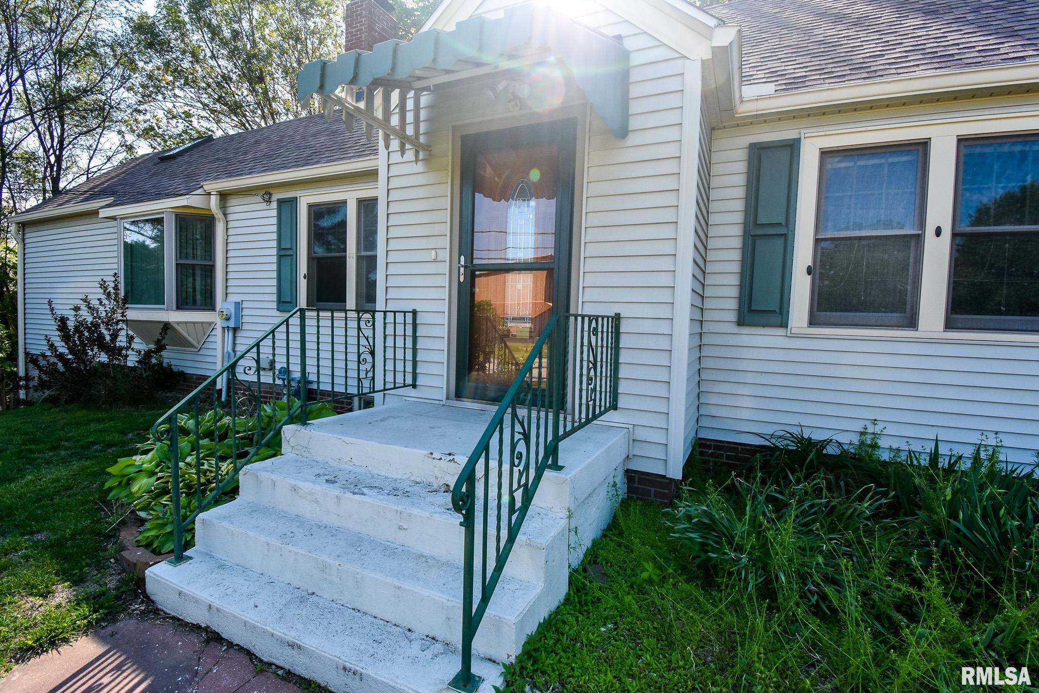 131 Arnold Road East Peoria, IL 61611 - Photo 3 of 45