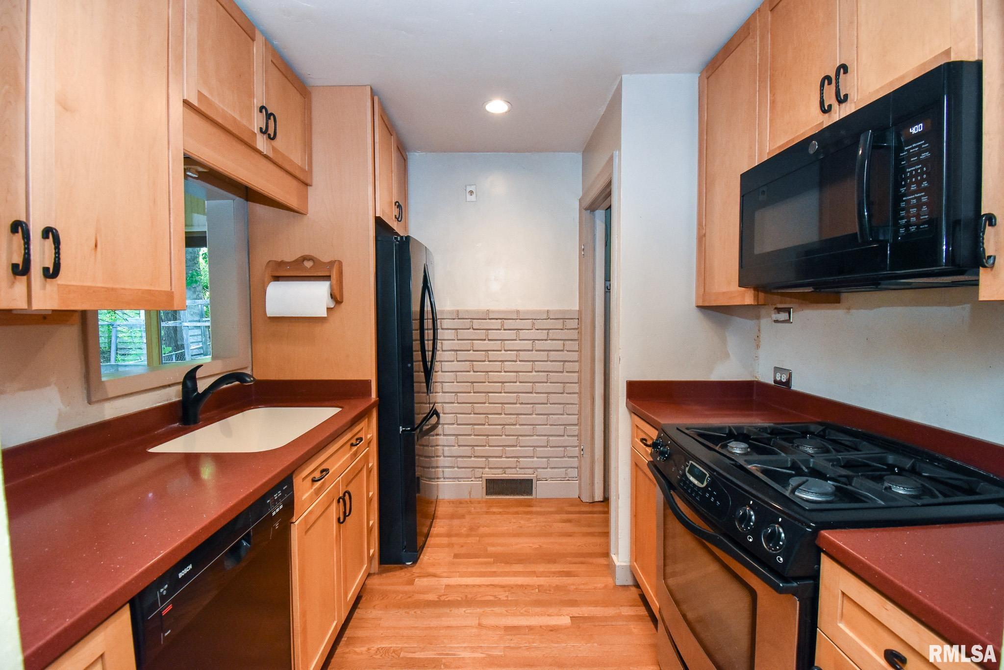 131 Arnold Road East Peoria, IL 61611 - Photo 10 of 45