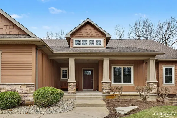 $949,000 | 2627 Oak Highland Court, Lowell, MI 49331