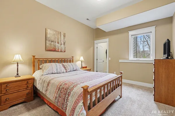 $949,000 | 2627 Oak Highland Court, Lowell, MI 49331