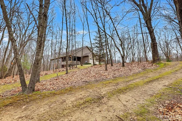 $949,000 | 2627 Oak Highland Court, Lowell, MI 49331