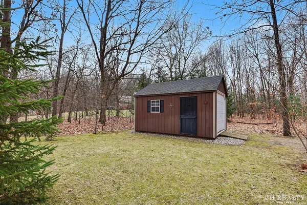 $949,000 | 2627 Oak Highland Court, Lowell, MI 49331