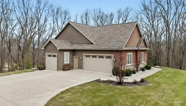 $949,000 | 2627 Oak Highland Court, Lowell, MI 49331
