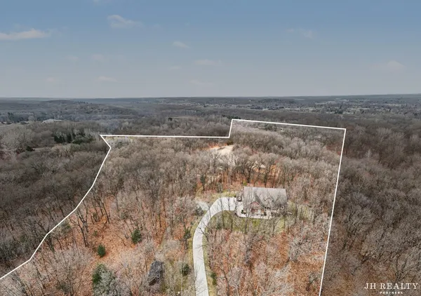 $949,000 | 2627 Oak Highland Court, Lowell, MI 49331