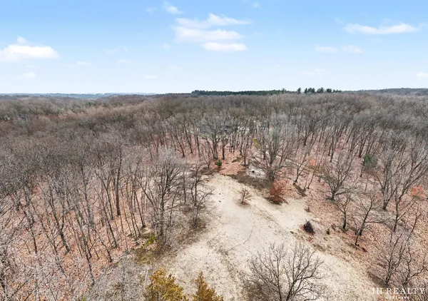 $949,000 | 2627 Oak Highland Court, Lowell, MI 49331