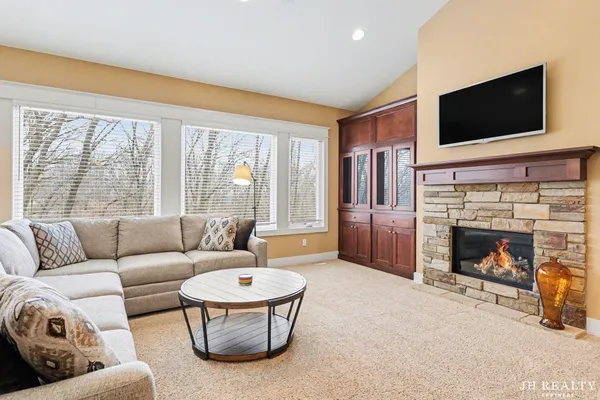 $949,000 | 2627 Oak Highland Court, Lowell, MI 49331