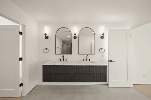 a spacious bathroom with double vanity sinks and a mirror