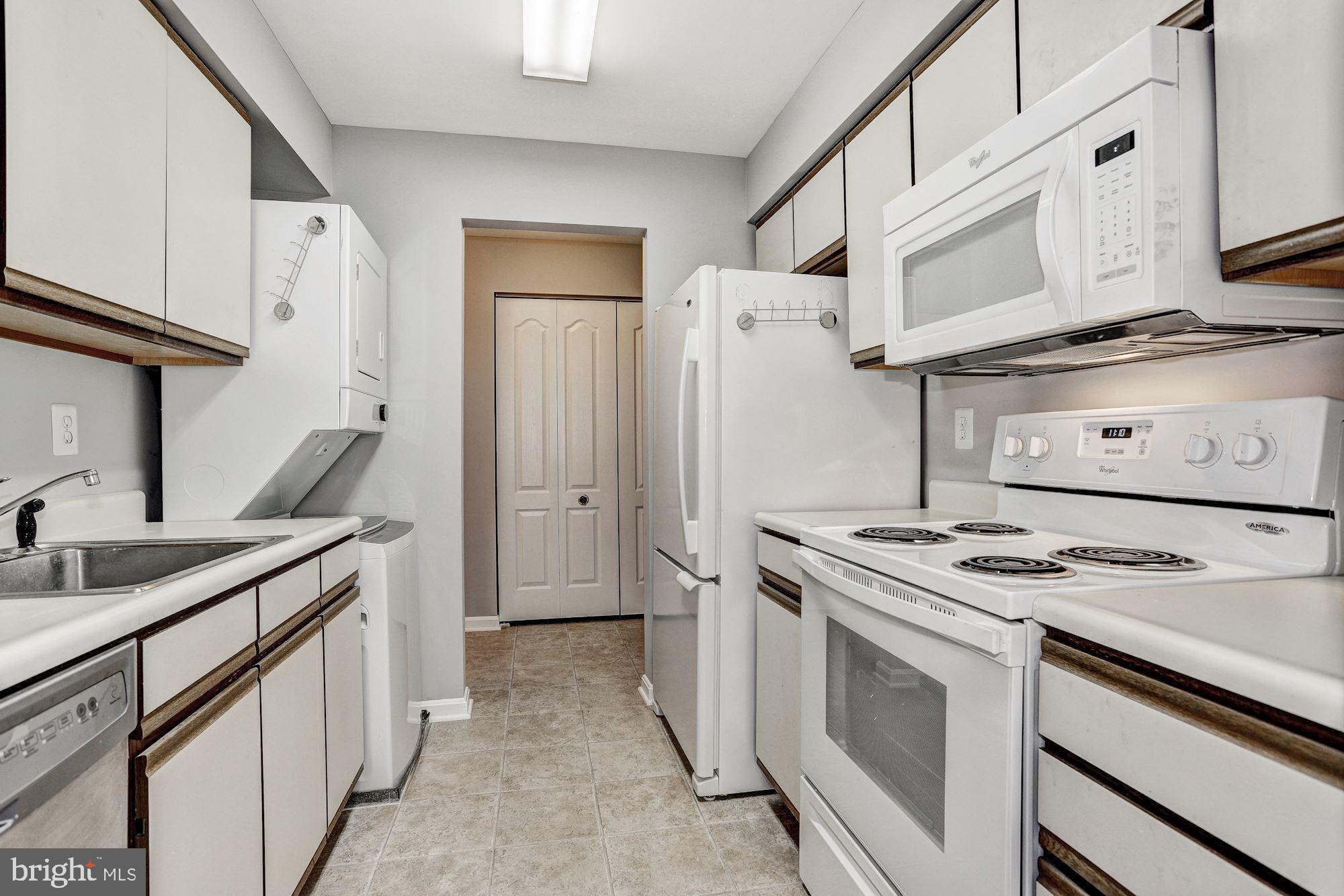 8589 Falls Run Road, Unit F Ellicott City, MD 21043 - Photo 6 of 25 Kitchen