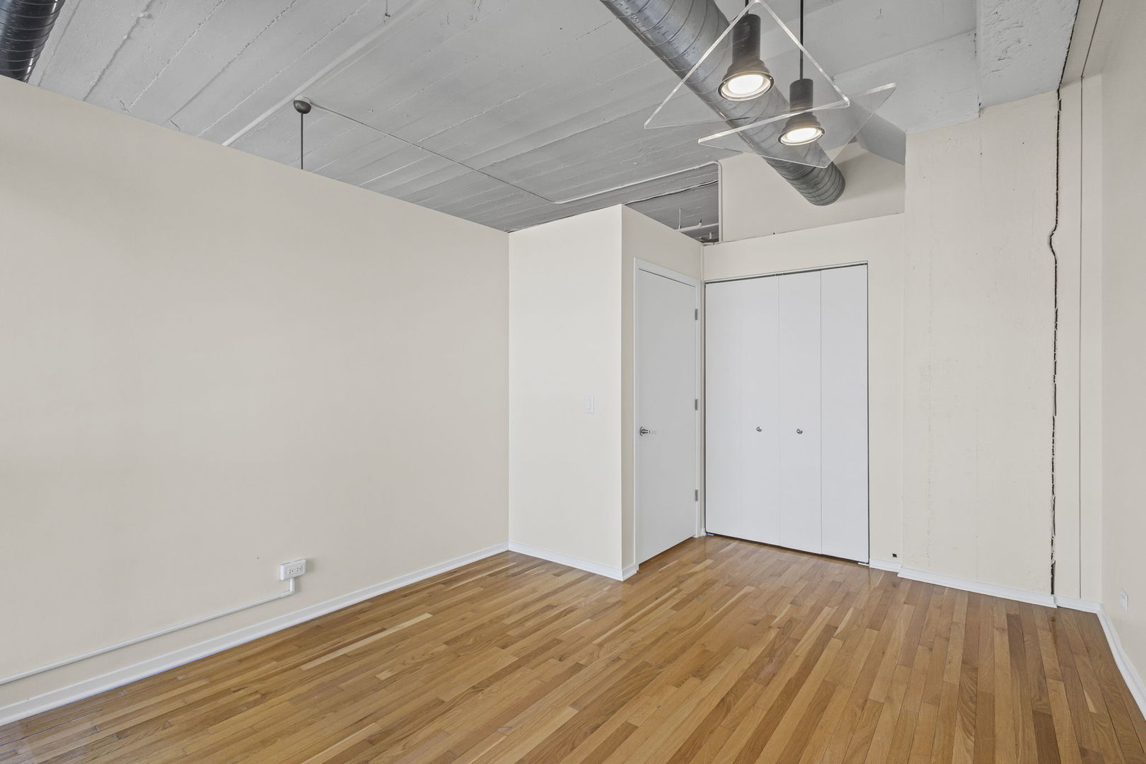 1530 South State Street, Unit 706 Chicago, IL 60605 - Photo 14 of 24 a view of empty room with wooden floor