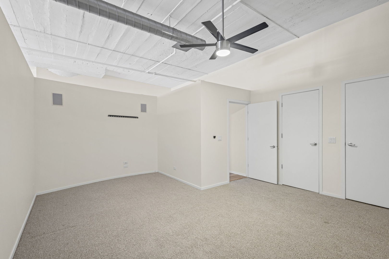 1530 South State Street, Unit 706 Chicago, IL 60605 - Photo 7 of 24 an empty room with a ceiling fan and window