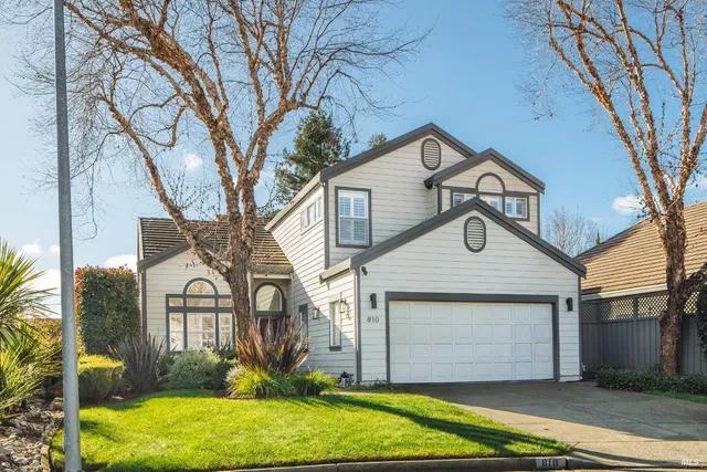 $1,095,000 | 810 Wine Court, Petaluma, CA 94954