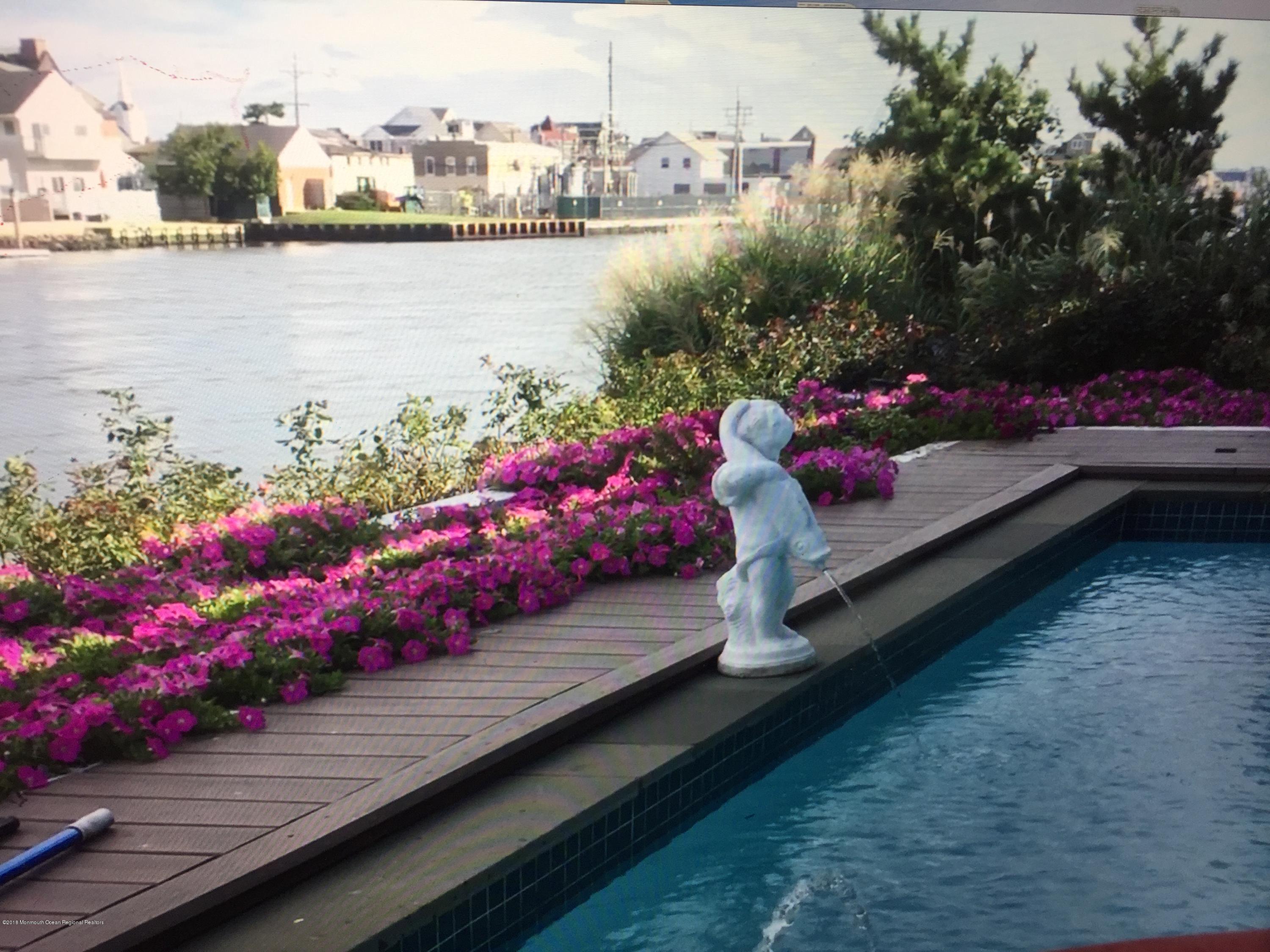 10 Packer Avenue Rumson, NJ 07760 - Photo 5 of 47 Gunite in-ground pool